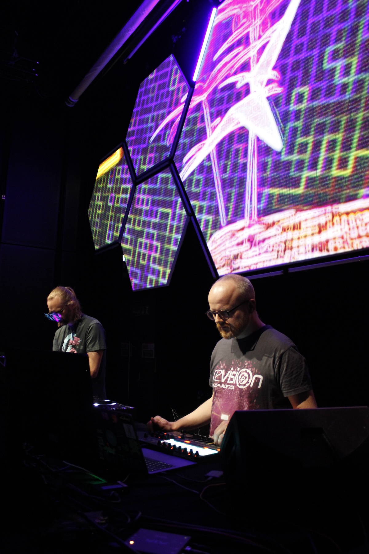 AA Battery and Rauschfeld on stage